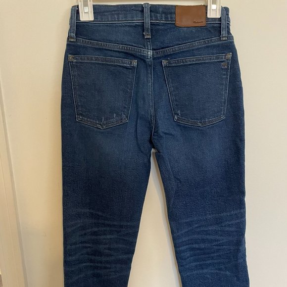 MID-RISE CLASSIC STRAIGHT JEANS IN CARSONDALE WASH - Picture 3 of 4